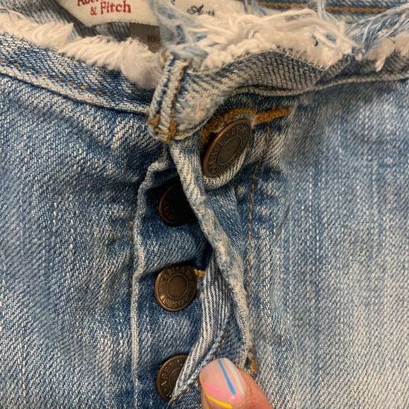 Abercrombie & Fitch light wash, fringe shorts - Picture 5 of 5